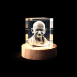 Crystal-Cube with Engraving and LED base